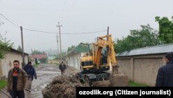 Ўзбекистондаги йўллардан бирини таъмирлаш пайти.