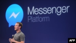 Facebook асосчиси Марк Цукерберг Facebook Messenger тақдимотида.