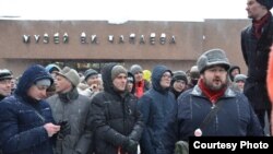 Александр Пономарев на акции 28 января (второй справа). Фото Константина Ишутова.